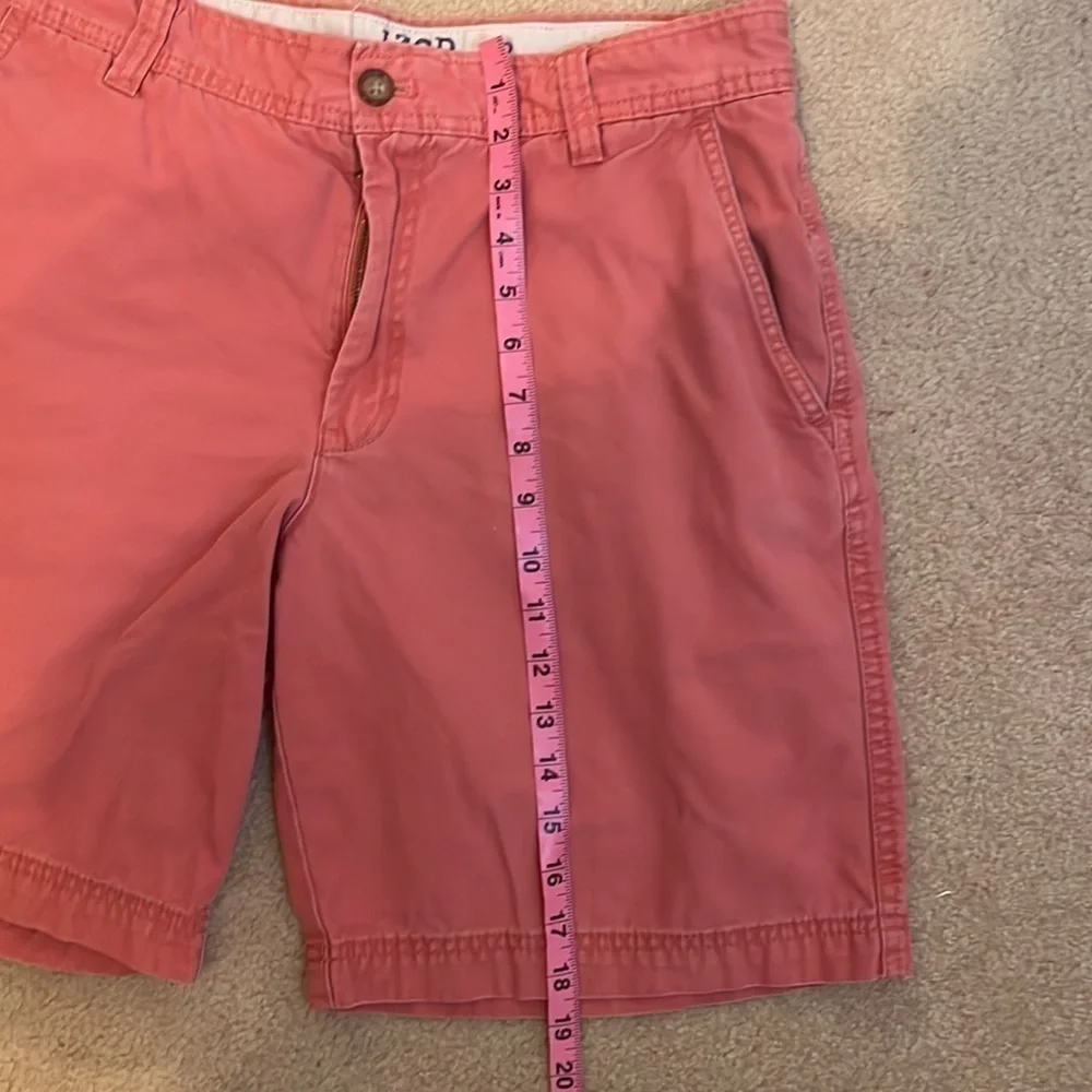 𝅺IZOD Saltwater Flat Front Chino Shorts.  Size 32